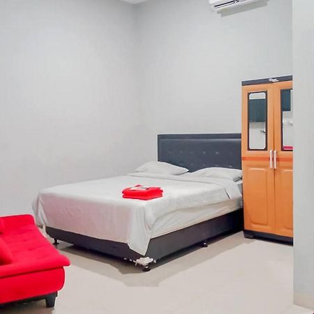 Mahkota Residence Mitra Reddoorz Karawang Zewnętrze zdjęcie