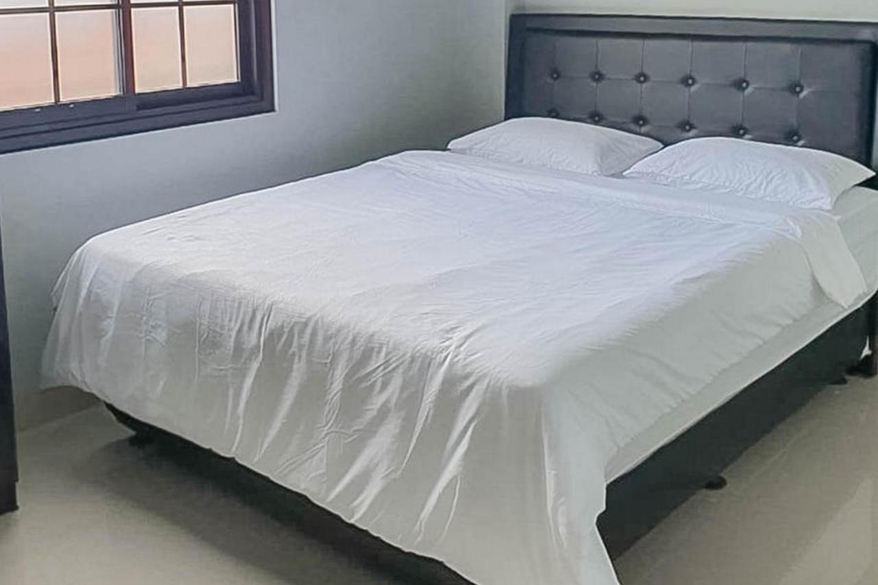 Mahkota Residence Mitra Reddoorz Karawang Zewnętrze zdjęcie