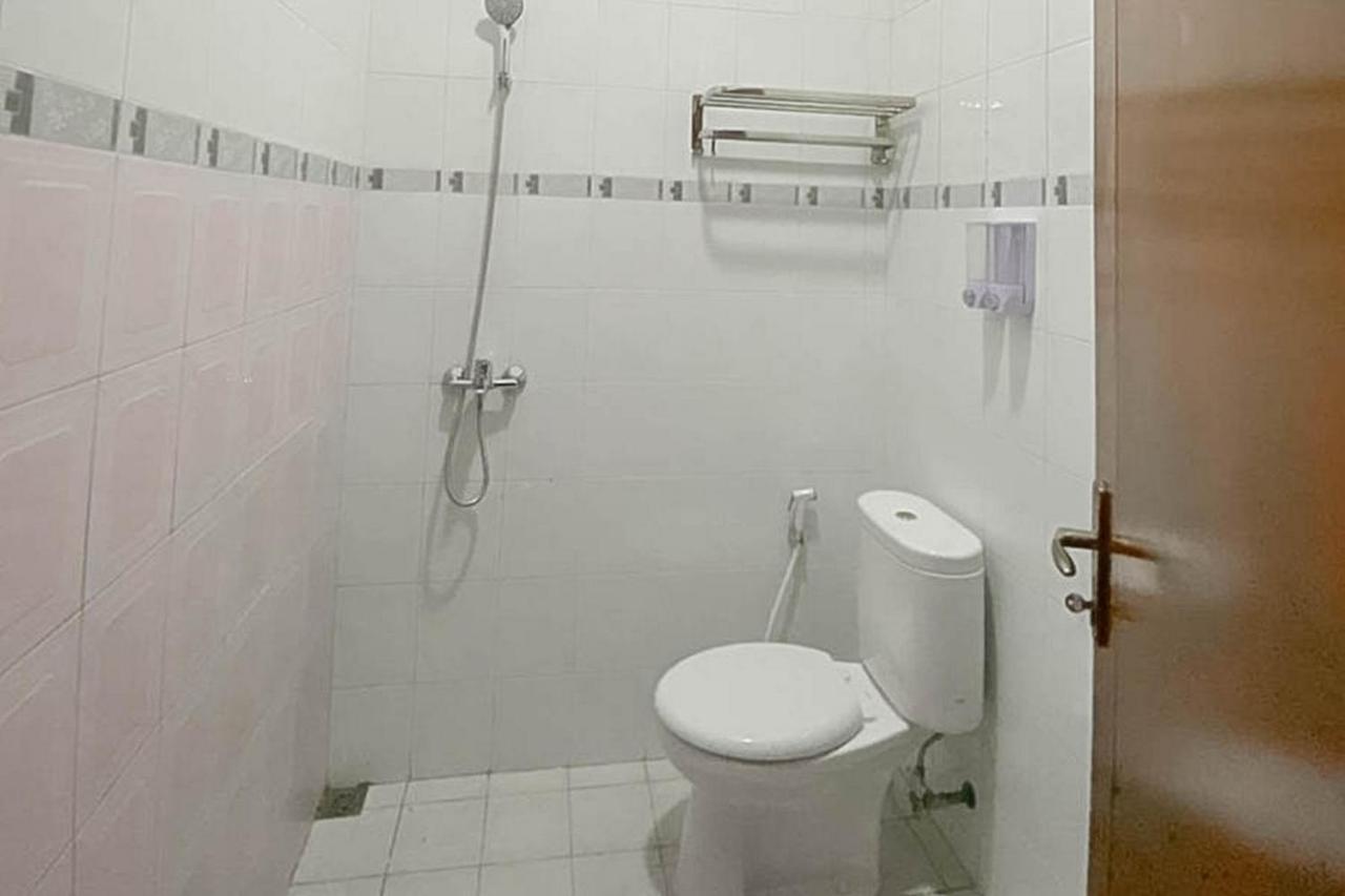Mahkota Residence Mitra Reddoorz Karawang Zewnętrze zdjęcie