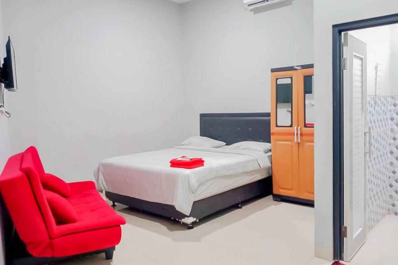 Mahkota Residence Mitra Reddoorz Karawang Zewnętrze zdjęcie